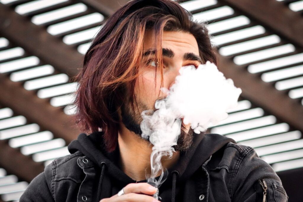 Vaping and Driving in Ireland – Is It Legal, What Are the Risks and How to Stay Safe Behind the Wheel